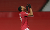 Manchester United a învins cu 2-1 Aston Villa şi este la egalitate de puncte cu liderul Liverpool
