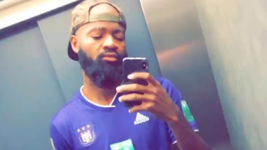 Lamkel Ze (Antwerp) are nevoie de protecţia poliţiei, după ce a venit la antrenament în tricoul echipei Anderlecht