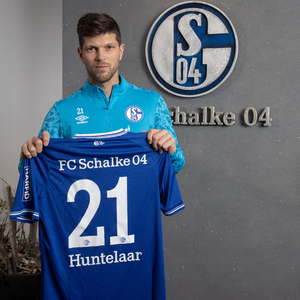 La 37 de ani, Klaas-Jan Huntelaar revine la Schalke 04