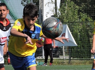 FC Farul scoate la licitaţie un tricou de joc în scopul strângerii de fonduri pentru un junior care are o tumoare pe creier