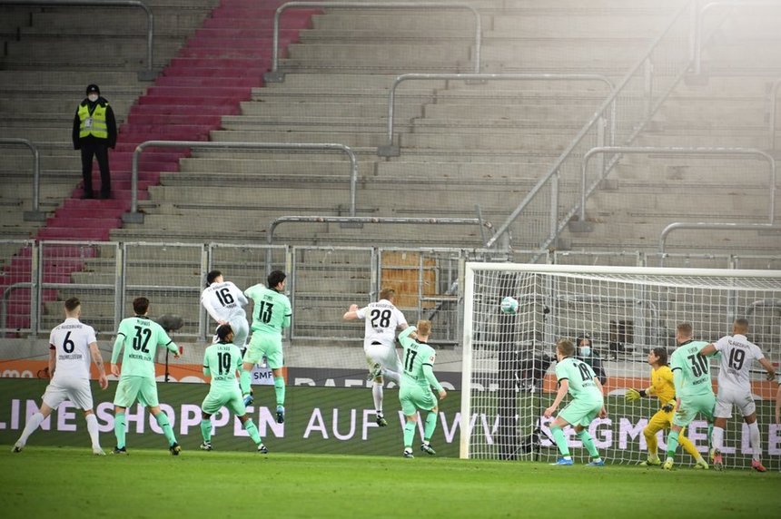Bundesliga: Augsburg – Borussia Monchengladbach, scor 3-1. Oaspeţii au ratat un penalti