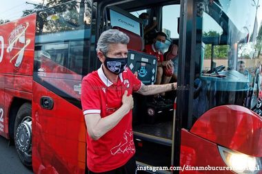 Dinamo anunţă oficial numirea lui Gheorghe Mulţescu în funcţia de antrenor principal
