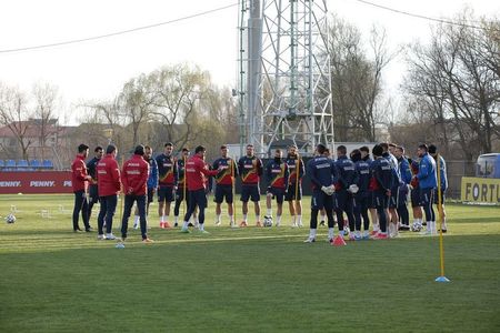 Jucătorii echipei naţionale, testaţi negativ înaintea meciului cu Macedonia de Nord