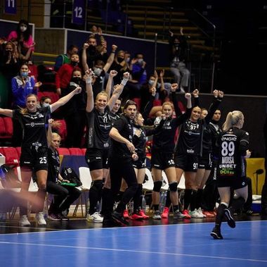 CSM Bucureşti - ŢSKA Moscova, scor 32-27, în sferturile Ligii Campionilor la handbal feminin
