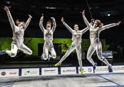 Echipa feminină de sabie a cucerit medalia de bronz la Campionatele Mondiale de scrimă pentru juniori şi cadeţi 