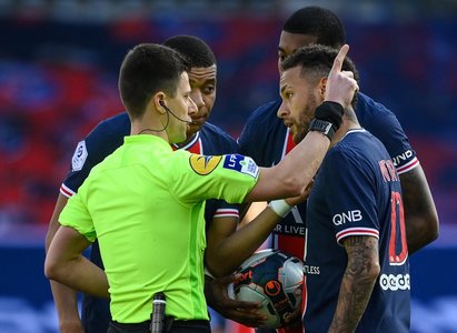 Neymar a fost suspendat două jocuri după eliminarea de la partida cu Lille