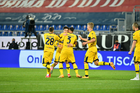 Răzvan Marin şi Dennis Man au înscris în meciul Cagliari – Parma, scor 4-3, la care au fost rivali