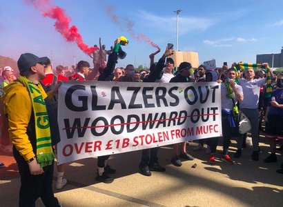 Suporterii echipei Manchester United au protestat în jurul Old Trafford şi au cerut plecarea familiei Glazer - VIDEO - 