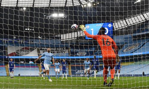 Manchester City a fost învinsă de Chelsea, scor 2-1, cu gol primit în minutul 90+2. Cele două echipe se întâlnesc şi în finala LC