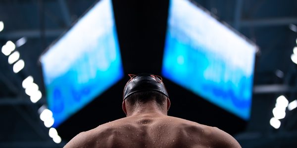 Opt sportivi reprezintă România la Campionatul European de nataţie