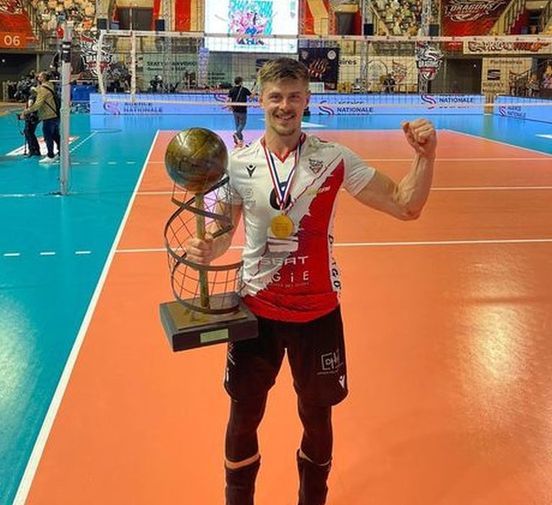 Volei: Adrian Aciobăniţei a părăsit campioana Franţei, Cannes, pentru finalista Chaumont 