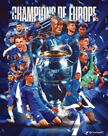 Căpitanul echipei Chelsea, Cesar Azpilicueta, a primit trofeul Ligii Campionilor de la preşedintele UEFA