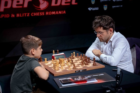 Levon Aronian, într-o partidă demonstrativă din 2019