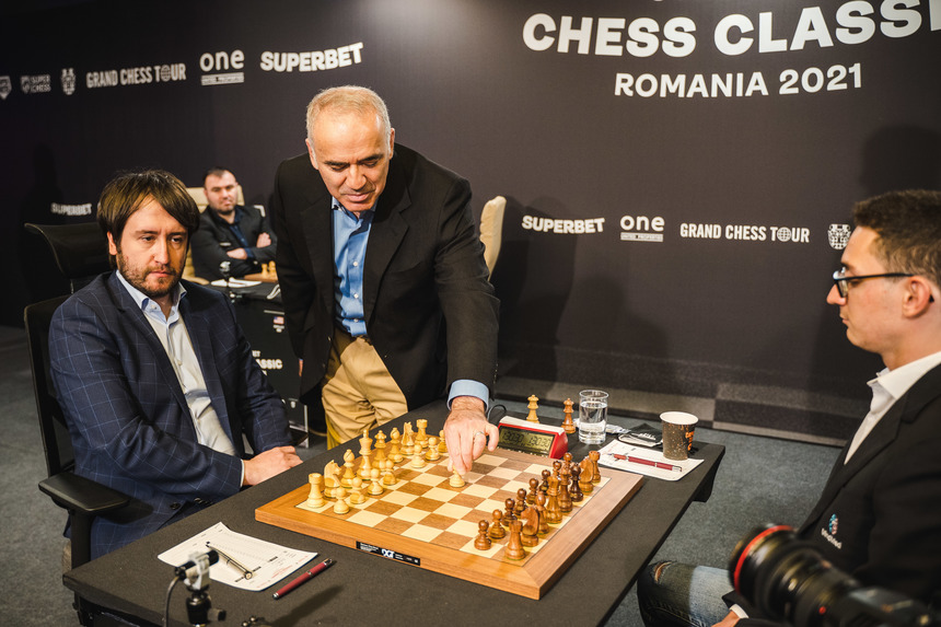 Toate partidele încheiate cu remiză în runda 1 la Superbet Chess Classic România, inclusiv  Bogdan Deac, singurul junior din turneu, a făcut remiză cu jucătorul de top 10 mondial, Anish Giri
