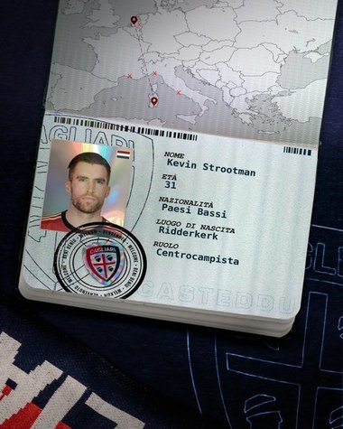 Olandezul Kevin Strootman, împrumutat la Cagliari. Anunţ original al transferului inspirat din filmul Singur Acasă - VIDEO - 