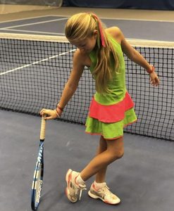 Brexitul a "alungat" în România a companie producătoare de echipament de tenis pentru copii