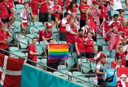 Fanul căruia i s-a luat drapelul simbol LGBT în tribună la Baku: M-am gândit că aş fi ipocrit dacă nu fac ceva