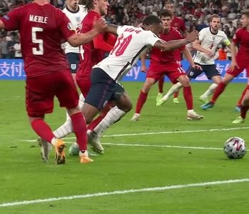 Val de critici după penaltiul primit de Anglia în meciul cu Danemarca: It's diving home / Mourinho: Nu a fost, sunt dezamăgit