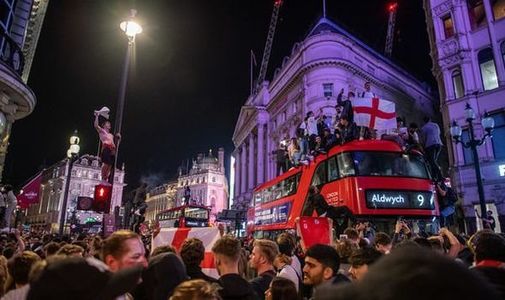 Poliţia londoneză a reţinut 20 de persoane după calificarea Angliei în finala Euro-2020