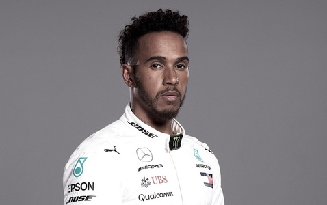 Penalizat cu zece secunde, Lewis Hamilton câştigă spectaculos MP al Marii Britanii în faţa unor tribune arhipline