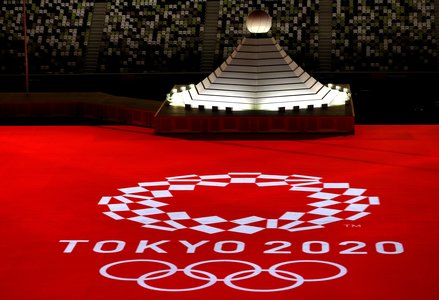 UPDATE -Ceremonie de deschidere a Jocurilor Olimpice de la Tokyo în prezenţa împăratului Naruhito, a preşedintelui Macron şi a Primei Doamne a SUA, Jill Biden / Team România a defilat, iar Robert Glinţă şi Simona Radiş au purtat drapelul tricolor - VIDEO