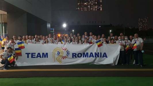 Team România a defilat la ceremonia de deschidere a Jocurilor Olimpice; Robert Glinţă şi Simona Radiş au purtat drapelul tricolor