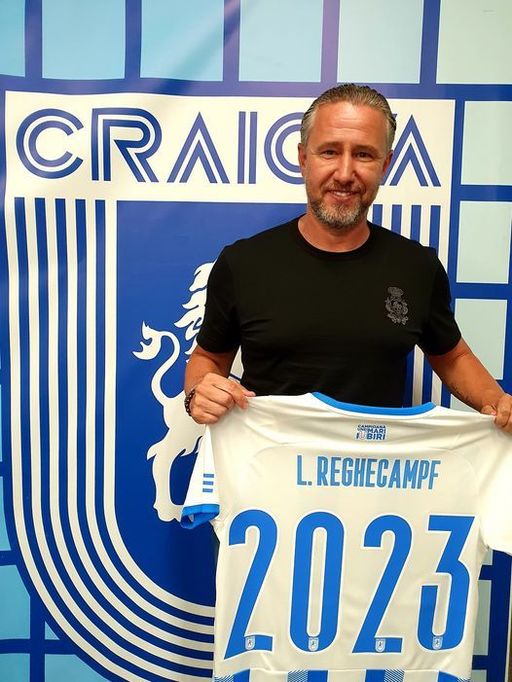 Reghecampf a fost prezentat la CS Universitatea Craiova: Am venit la un club mare, care îşi doreşte ceea ce imi doresc şi eu