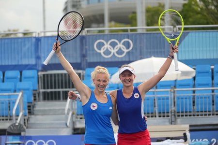 JO, tenis: Krejcikova şi Siniakova au câştigat titlul olimpic la dublu feminin