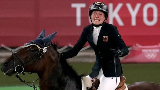 Sportiva germană Annika Schleu, vizată de o plângere pentru rele tratamente aplicate calului său la JO