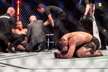 Fostul star UFC Khabib Nurmagomedov a trecut la fotbal. El va juca în a treia ligă din Rusia