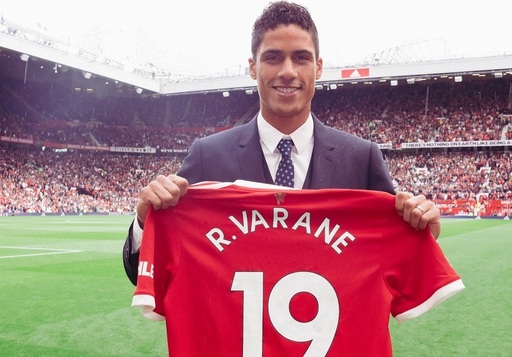 Varane a semnat cu Manchester United