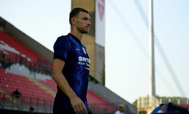 Inter Milano i-a achiziţionat pe Dzeko şi Dumfries. Bosniacul a înscris deja într-un meci amical cu Dinamo Kiev