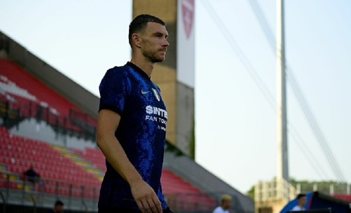 Inter Milano i-a achiziţionat pe Dzeko şi Dumfries. Bosniacul a înscris deja într-un meci amical cu Dinamo Kiev