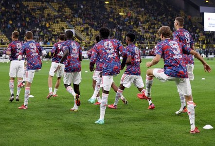 Jucătorii echipei Bayern Munchen i-au adus un omagiu lui Gerd Muller înainte de meciul cu Borussia Dortmund