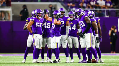 Minnesota Vikings: Conducătorii echipei de fotbal american au adus un epidemiolog să le vorbească jucătorilor de vaccinare. Una dintre vedetele echipei refuză vaccinarea