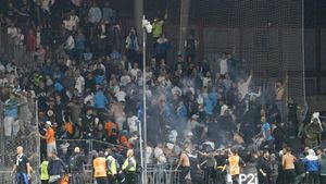 Incidente în Franţa după meciurile din Ligue 1: O ambuscadă în care a căzut un autocar al echipei Bordeaux s-a soldat cu 16 răniţi. Bătaie între fanii echipelor Angers şi OM