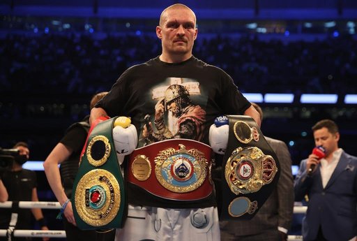 Anthony Joshua a pierdut centurile la categoriile WBA, WBO şi IBF după înfrângerea suferită în faţa lui Oleksandr  Usik
