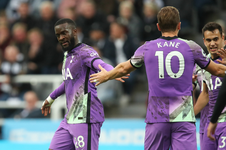 Newcastle – Tottenham, scor 2-3, în Premier League / Meciul a fost întrerupt în prima repriză din cauza unei urgenţe medicale în tribună