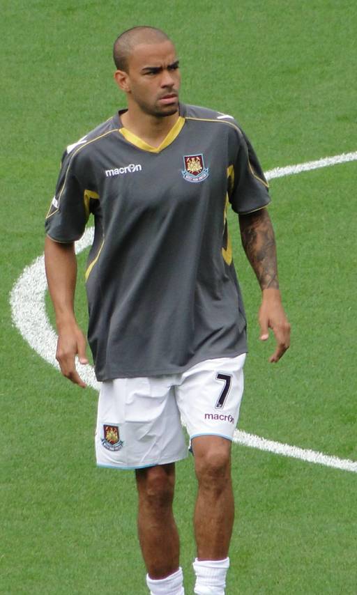 Fostul internaţional englez Kieron Dyer, internat în spital cu probleme pulmonare