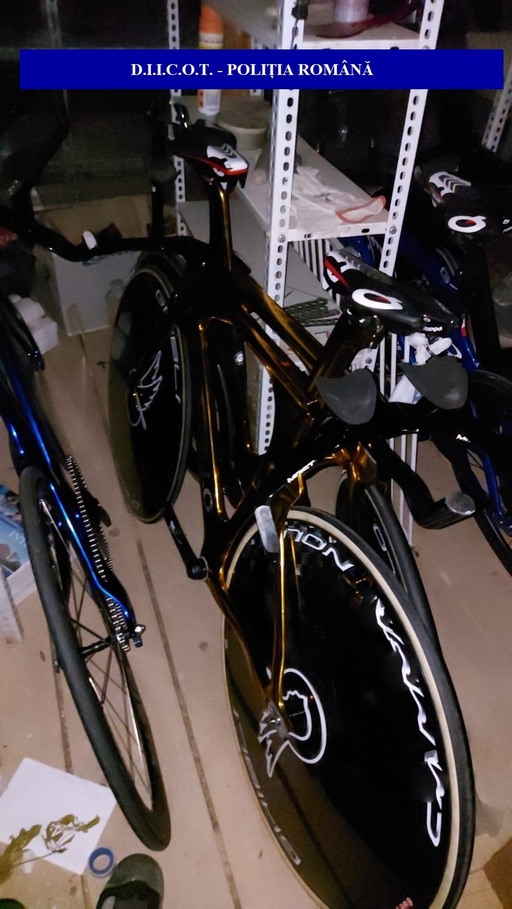 UPDATE - Patru bărbaţi din Vrancea, suspectaţi că au furat bicicletele lotului naţional de ciclism al Italiei, reţinuţi / Ei sunt acuzaţi şi de trafic internaţional de droguri, în special cocaină / Cum s-a produs furtul