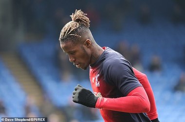 Mesaje rasiste primite de Wilfried Zaha după ce Crystal Palace a învins campioana Manchester City