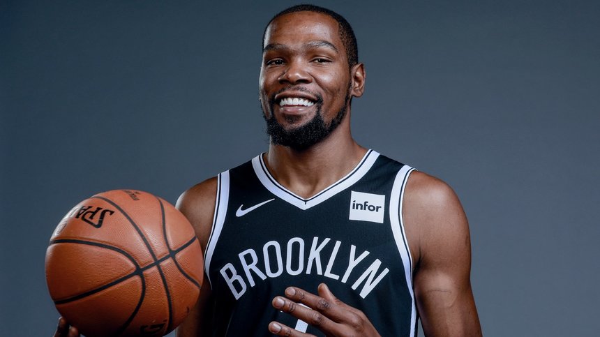 NBA: Kevin Durant a fost amendat cu 25.000 de dolari pentru că a aruncat o minge în tribună