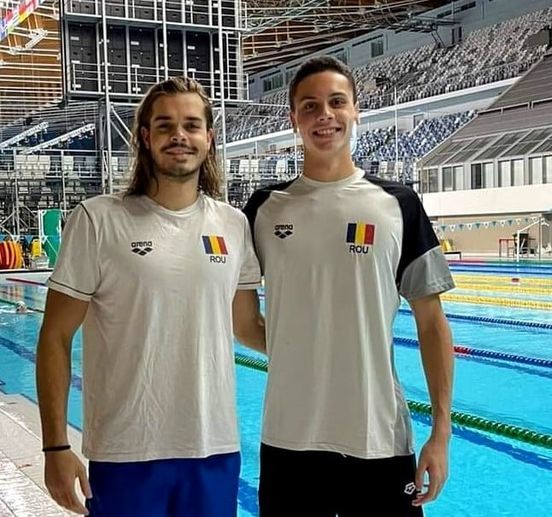 Robert Glinţă şi David Popovici, în semifinale la 100 m liber, la CE de nataţie în bazin scurt. Ambii au stabilit recorduri naţionale