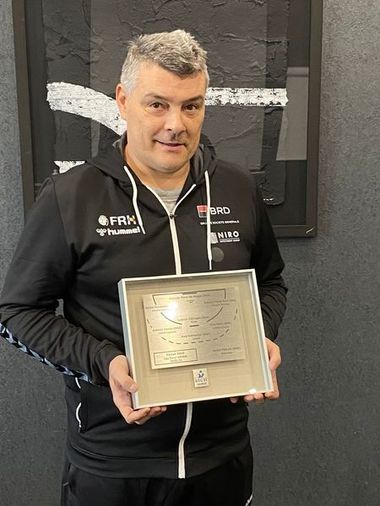 Xavi Pascual, antrenorul lui Dinamo, premiat de forul naţional spaniol la Aviles, pentru cel mai de succes sezon cu FC Barcelona