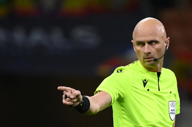 Serghei Karasev arbitrează meciul România – Islanda, din preliminariile CM