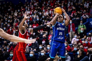 UPDATE - Americanul Tyrus McGee, cu cetăţenie română prin căsătorie, este vizat de FRB pentru convocarea la echipa naţională / Preşedintele FRB: Din păcate, ultimele documente primite, privind jucătorul american McGee ne arată că nu are cetăţenie română