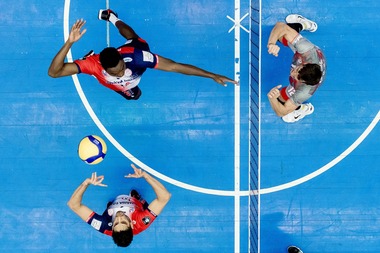 Arcada Galaţi s-a alăturat echipei Dinamo Bucureşti în 16-imile Cupei CEV la volei masculin