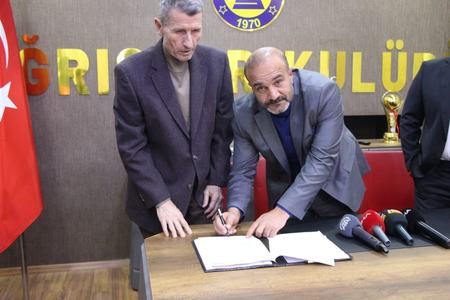 Gheorghe Mulţescu a semnat cu un club din liga a patra turcă