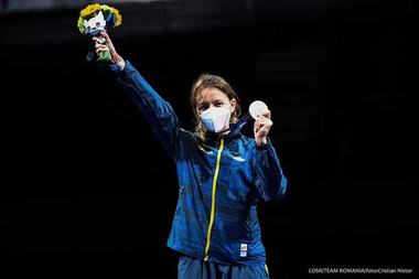 Ana-Maria Popescu: Nu vă faceţi griji, chiar dacă nu o să mai îmbrac costumul de scrimă în competiţiile oficiale... nu plec nicăieri. O să mai auziţi de Brânzica şi trăznăile ei