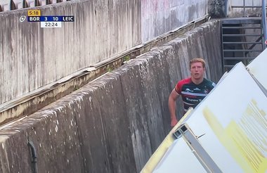 Rugbistul Harry Potter a căzut într-un şanţ adânc de doi metri în timpul unui meci. Comentarii pe Twitter: Şi-a pus pelerina de invizibilitate - VIDEO